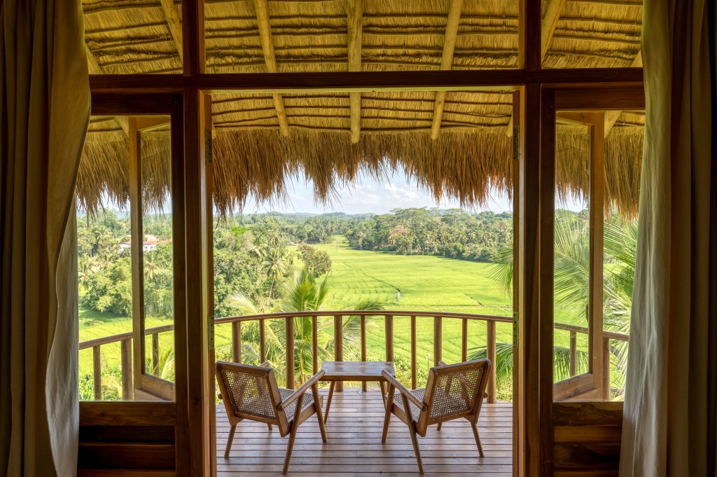 Surf yoga mediatation blue mind retreat travel sri lanka srilanka portugal