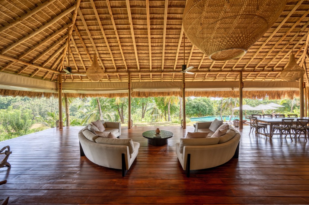 Surf yoga mediatation blue mind retreat travel sri lanka srilanka portugal